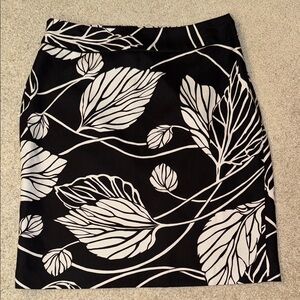 Elegant Black and White Leaf Print Skirt